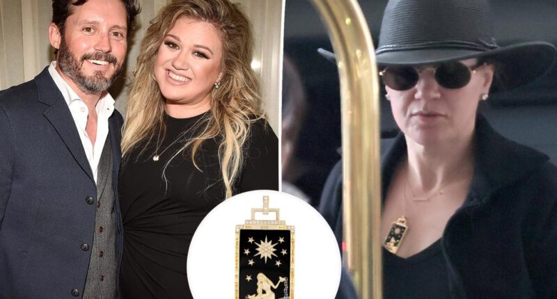 Kelly Clarkson wears $22K healing pendant after ex Brandon Blackstock's death