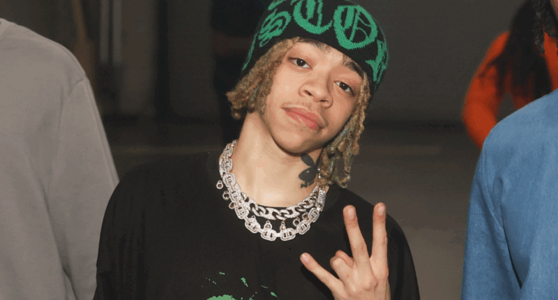 Chile! King Harris Blessed The Timeline With A New Family Pic That’s Got Everyone Talking (PHOTO)