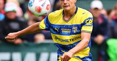 Liverpool are closing in on an agreement for Parma and Italy youth defender Giovanni Leoni