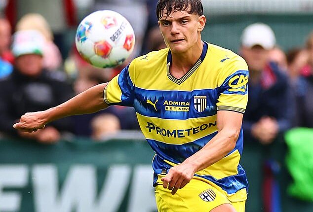 Liverpool are closing in on an agreement for Parma and Italy youth defender Giovanni Leoni