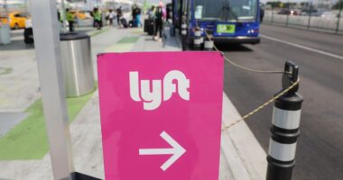 Lyft shares struggle to keep up with Uber following mixed quarterly results