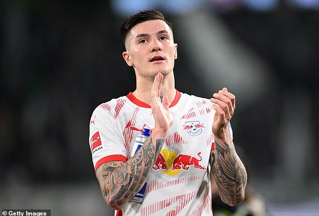 Manchester United are increasingly confident of beating Newcastle to the signing of RB Leipzig striker Benjamin Sesko