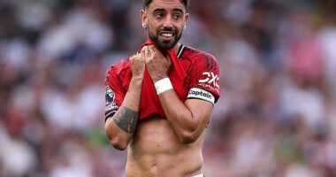 Manchester United must stick with Bruno Fernandes as their captain despite his poor Sunday