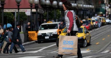 Off-price retailer Ross flashes another sign that consumers are seeking discounts this fall