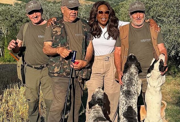 Oprah Winfrey gave her fans a glimpse of her astounding weight loss on Thursday during an unexpected outing ¿ a truffle hunt in Italy