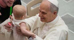 Pope highlights virtue of listening while accepting award from US Augustinians
