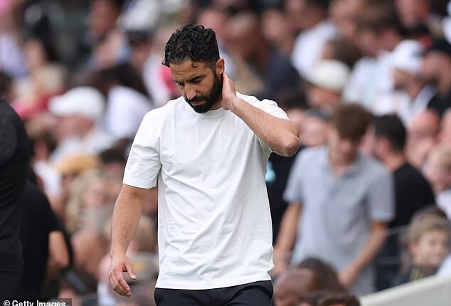 Man United's hunt for a first Premier League win of the season will stretch into its third week after they were held to a 1-1 draw by Fulham