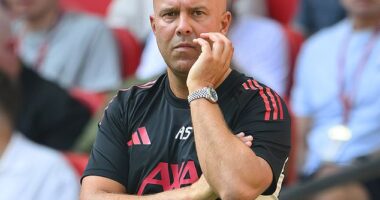 Arne Slot has tipped Chelsea to challenge for the Premier League title this season after revealing that they were his pick for the championship last term