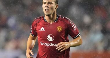 Manchester United striker Rasmus Hojlund is set to join Napoli on loan