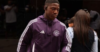 Kobbie Mainoo has been warned he must oust Bruno Fernandes from Man United's starting XI