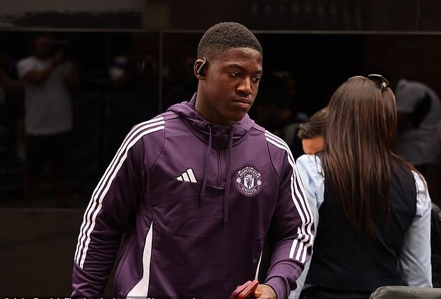 Kobbie Mainoo has been warned he must oust Bruno Fernandes from Man United's starting XI