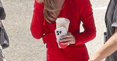 Sarah Michelle Gellar appeared practically ageless in the first glimpse of the Buffy the Vampire Slayer reboot — though fans may be caught off guard by her striking new look on the set of the much-anticipated revival