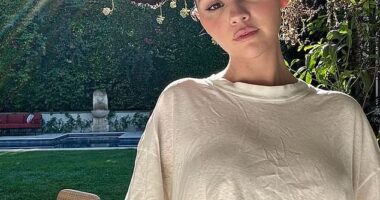 Selena Gomez showed off her toned midriff and flashed her sparkly engagement ring in a sultry snap over the weekend