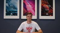 Sunderland have made Dutch goalkeeper Robin Roefs their eighth new signing of the summer