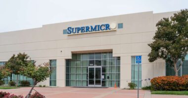 Super Micro backs away from a lofty goal, and its stock is sinking