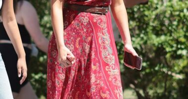 Suri Cruise was spotted channeling her mom Katie Holmes' quirky style while out in New York City on Friday