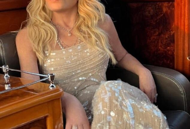 Donatella Versace posted a jaw-dropping snap on social media this week, showing off her startling new look and now a tweakments expert has revealed what she thinks the Italian icon may have had done