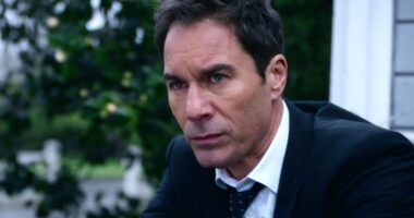 Travelers Is Arguably Netflix's Best Sci-Fi Of All Time