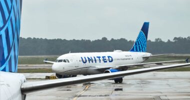 United Airlines sees massive delays after hundreds of U.S. flights grounded due to technical issue