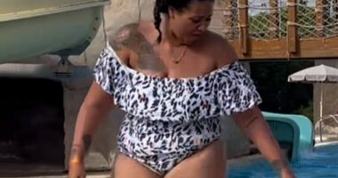 Bailey, from the UK, has revealed how she now maintains her weight while combating the return of 'food noise' after being on Mounjaro for several months. Pictured before the weight-loss