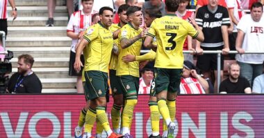 Wrexham suffered an agonising defeat in the first match since promotion to the Championship