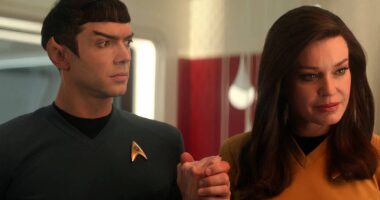 A 'Tinder Relationship' With Fans?