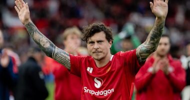 Aston Villa are in talks to sign former Manchester United defender Victor Lindelof