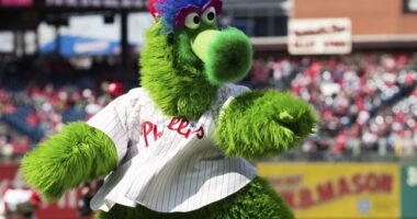 Before the Philly Ball-Thief Karen, There Was the Famed Philly Phan Who Barfed on Policeman's Family – RedState