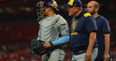 Brewers Get X-Ray Results After Catcher Exits Game with Hand Injury