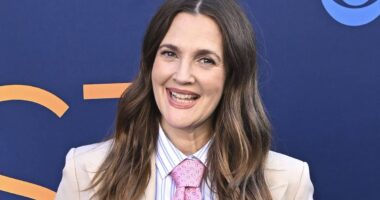 Drew Barrymore Just Recreated Her Iconic Late-Night Dance From 30 Years Ago, and Letterman’s Reaction Is Perfect