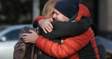 False alarm: Surge in jobless claims unwinds after recent spike. Layoffs still low.