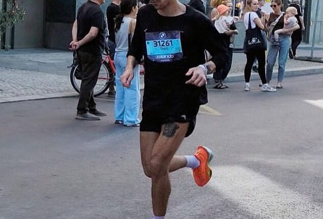 Harry Styles went incognito as he ran the Berlin Marathon on Sunday under the name of Sted Sarandos