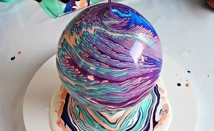 I Turn Any Vase Into Art, And Here Are My Fun & Easy Acrylic Pouring Ideas