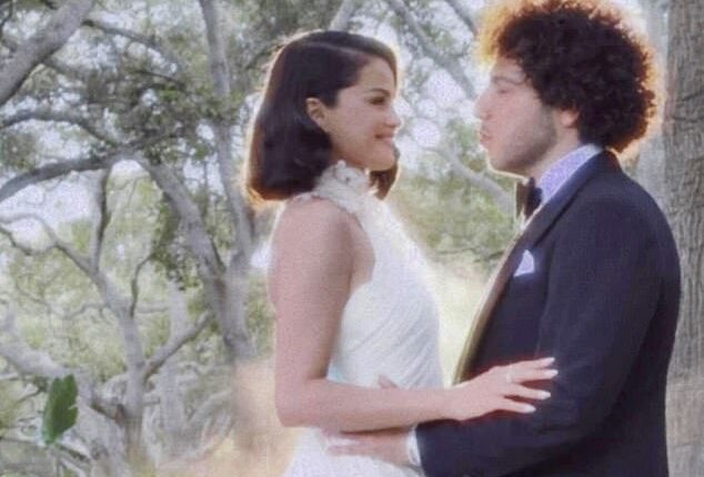 The cost of Selena Gomez 's wedding jewellery has been revealed after she married Benny Blanco in a star-studded ceremony over the weekend