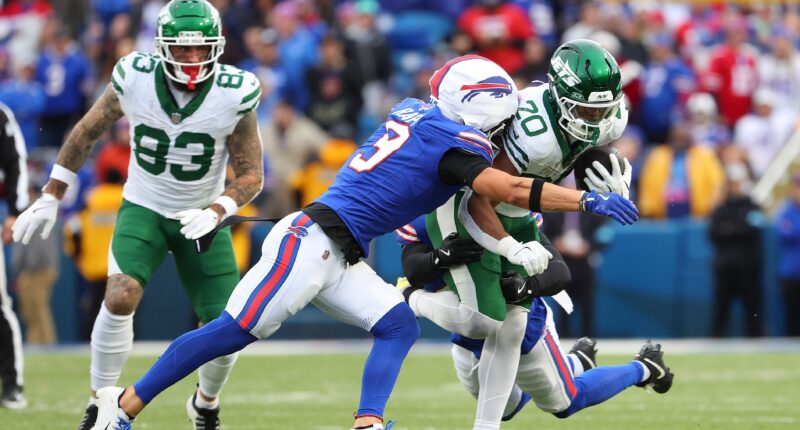Jets' Breece Hall Makes Feelings Clear on Bills' Ed Oliver Injury