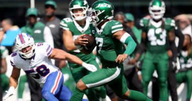 Jets Make Justin Fields Injury Announcement Ahead of Bucs Game