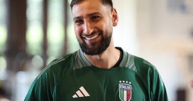 Manchester City have signed Paris Saint-Germain goalkeeper Gianluigi Donnarumma on a five-year contract for £26m