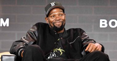 One reason NBA star Kevin Durant is holding onto his bitcoin: He can’t get into his Coinbase account