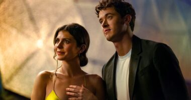 People We Meet on Vacation. (L-R) Tom Blyth as Alex and Emily Bader as Poppy in People We Meet on Vacation