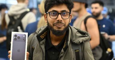 People are complaining that Apple’s new iPhone 17 scratches easily — but these Wall Street analysts say it won’t hurt sales