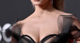 Last night, at the 2025 MTV Video Music Awards , Jessica Simpson arrived to the carpet with a dramatic new look, as she appeared looking younger and fresher than ever before - and a plastic surgeon is weighing in on her changing face