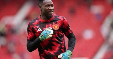 Andre Onana appears to be staying at Manchester United despite their new signing
