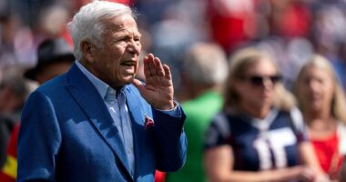 Celebrity Net Worth logo