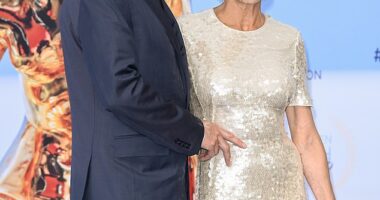 Like several American celebrities, Robin Wright decided to move to England a few years ago where she met her British-born Australian boyfriend, Henry Smith (pictured June 17)