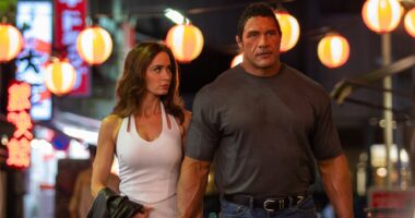 Dwayne Johnson and Emily Blunt in The Smashing Machine