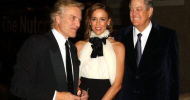 Celebrity Net Worth logo