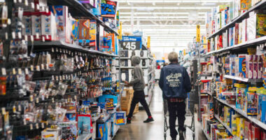 Stock market’s consumer sectors are ‘unfavorable’ after lagging S&P 500 earnings growth