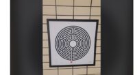 A curious London tourist snapped a photo of a circular, black-and-white maze-like image on the wall at Piccadilly Circus station, and appealed to the internet for answers