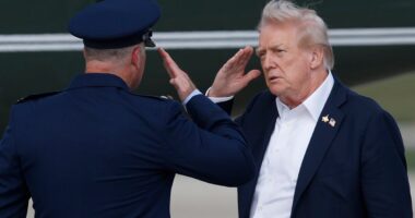 Trump to meet top congressional leaders on Monday with shutdown looming