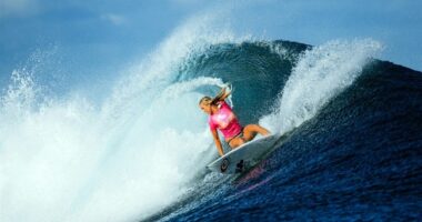 'Well, It's a Man in Women's Outfits and That Ain't Gonna Fly': It Didn't